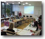 RL23_akuk_WS09_Bildunterschrift_AKUK_mittendrin_320x200